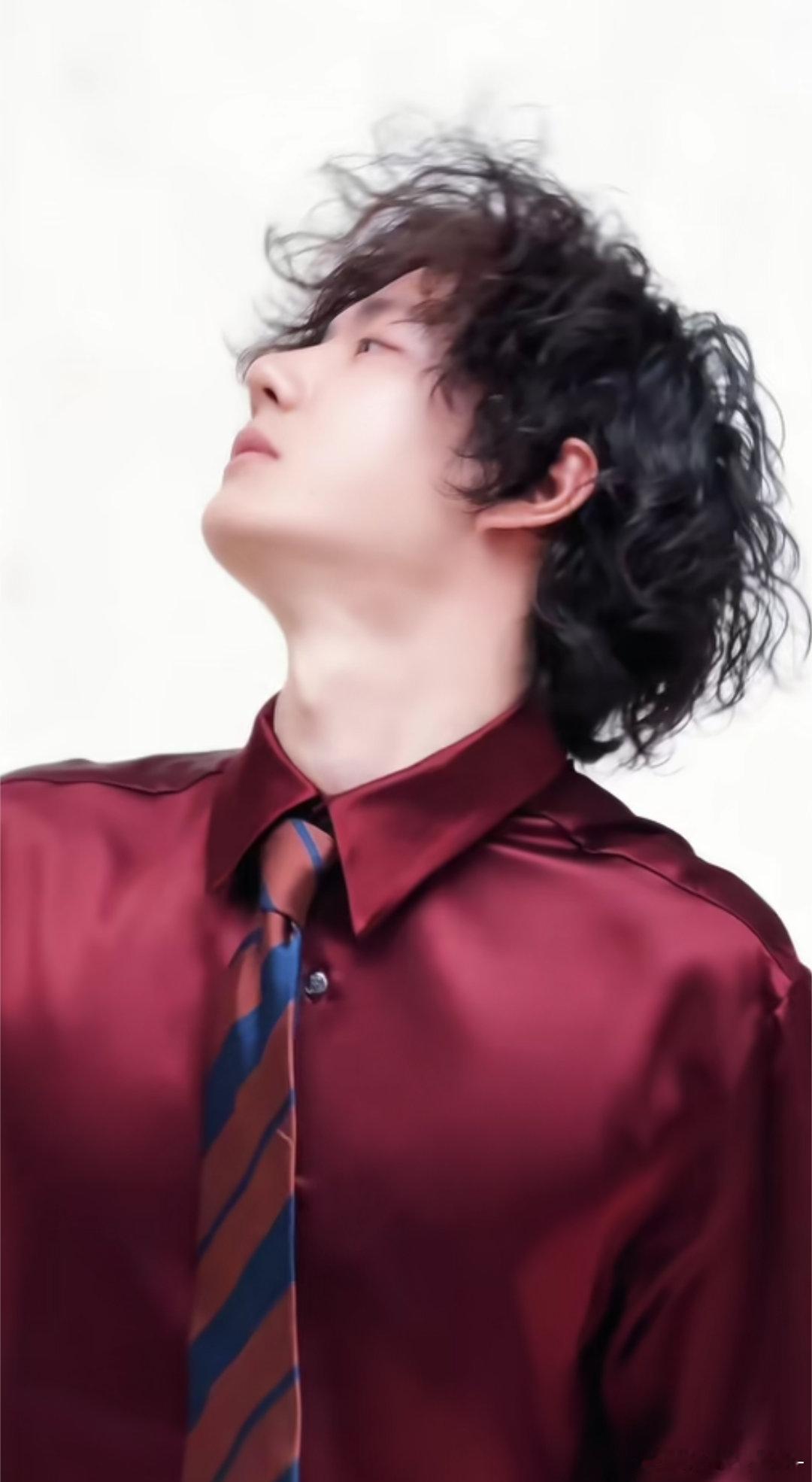 卧槽卧槽王一博这套好绝尤其是攀完岩后肌肉身材更顶了肖战好福气🥵🥵