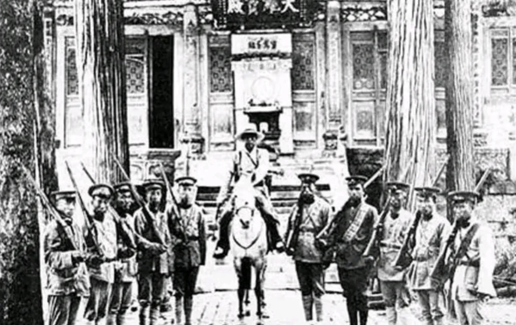 少林寺最大劫难不在清朝而在民国。清朝虽有火烧传说，但总体对少林寺较友好。民国