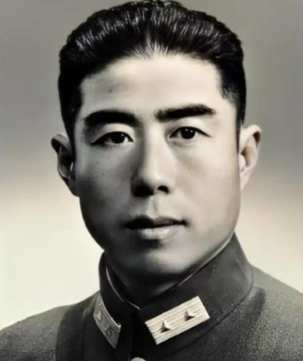 1950年，一个四川村妇向解放军举报自己的丈夫，说他言行举止不像一个普通人。解放