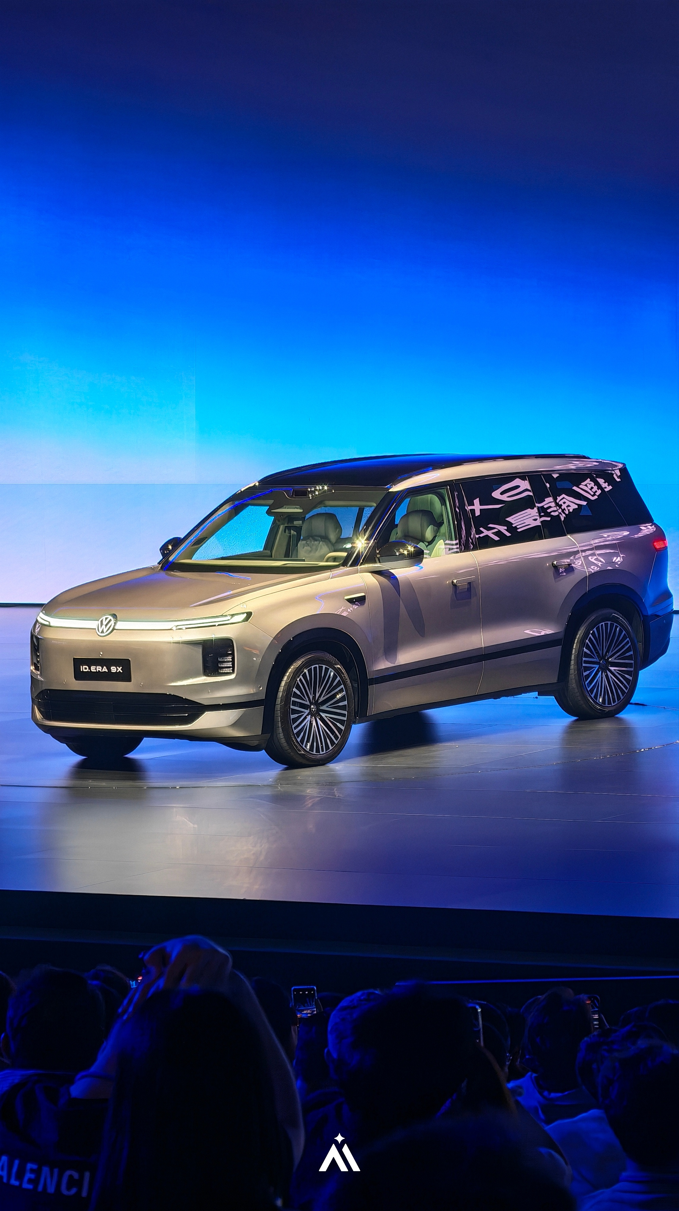 上汽大众iD9X，6个颜色我都拍齐全了，预售价先不说，最有意思的是他们准备把车