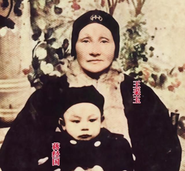 1921年6月14日，蒋介石的母亲王采玉病逝。临终前她叮嘱蒋介石，在她死后务必要