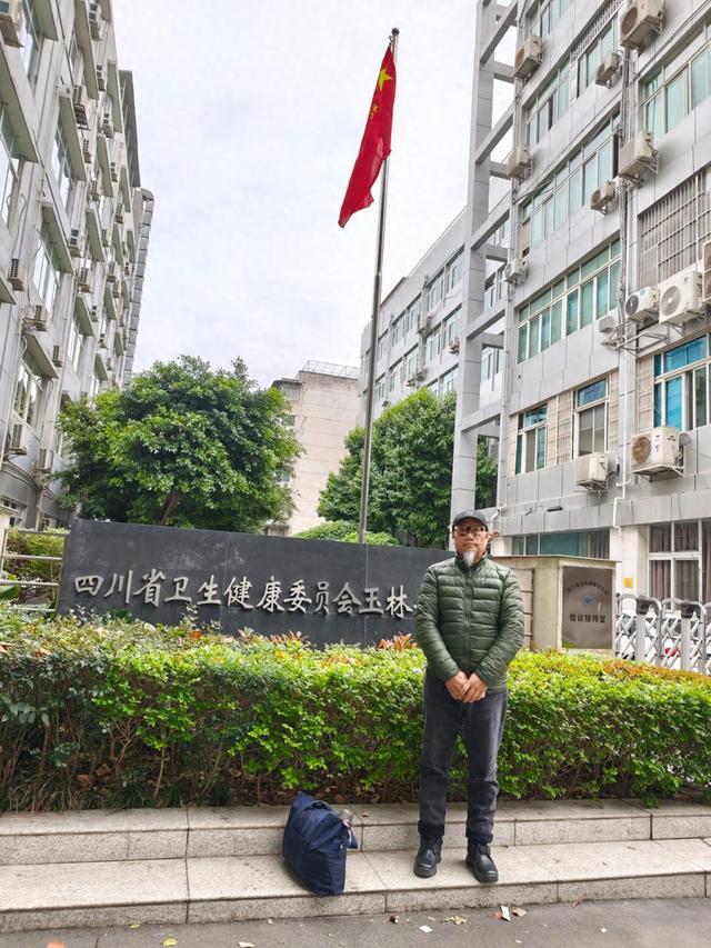 “冤不冤？”四川南充，集凤观道士因教俗家弟子针灸，被举报非法行医。2025年8月