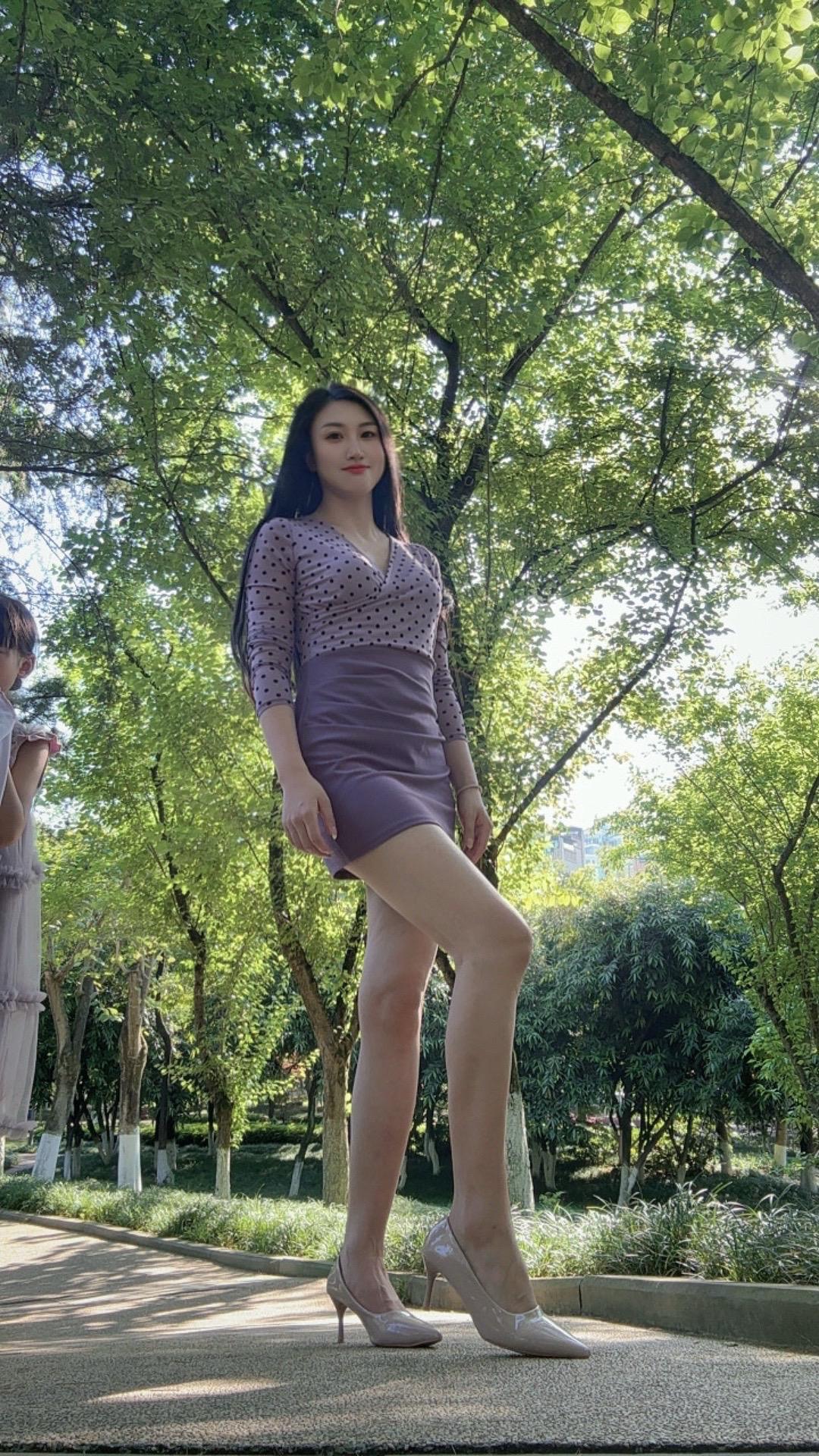 失去是相互的；你舍得；你不在意我也就无所谓吧紫色裙子的小姐姐户外清纯美女