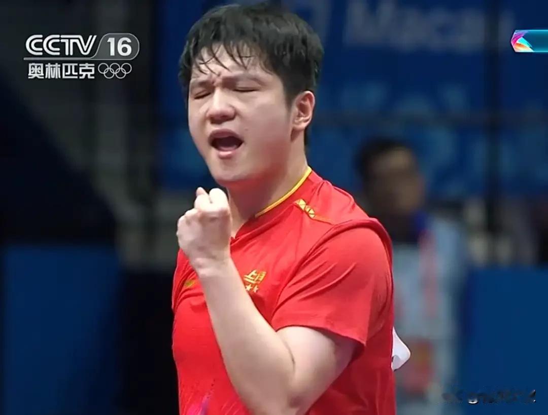 方博比我看的透彻，我感觉樊振东反手被梁靖崑打爆了！是靠中路突破的！方博说: