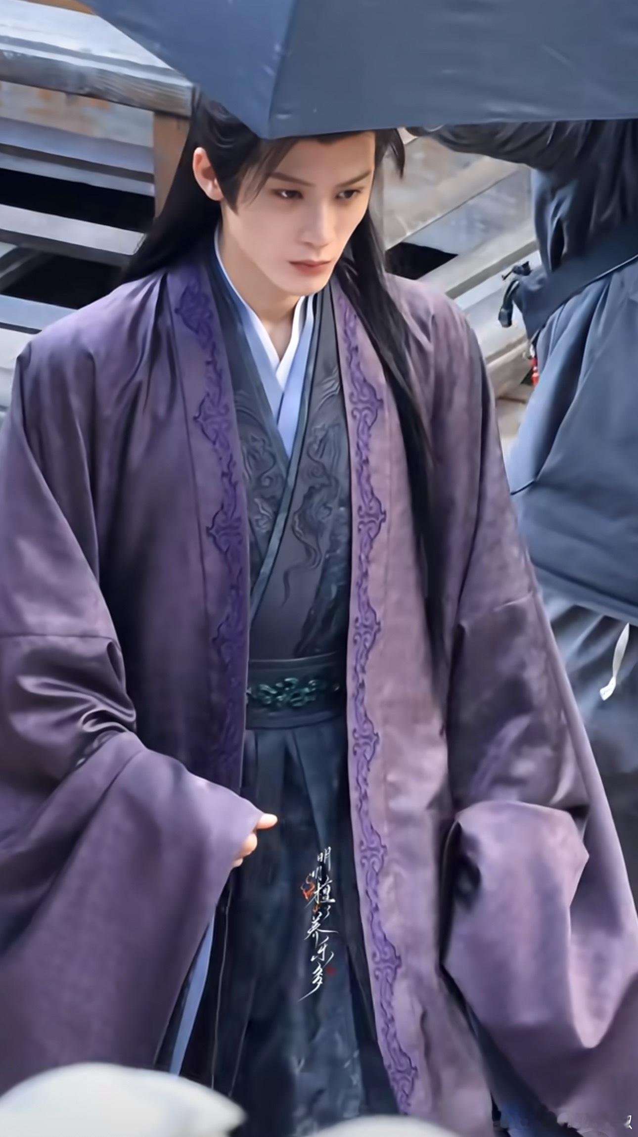 檀健次新剧造型路透，男主皮肤好多啊，服道化不用担心了