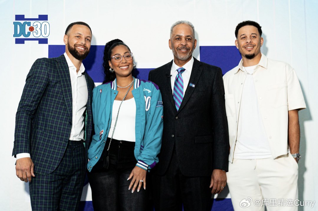 家人合影，纪念一刻。