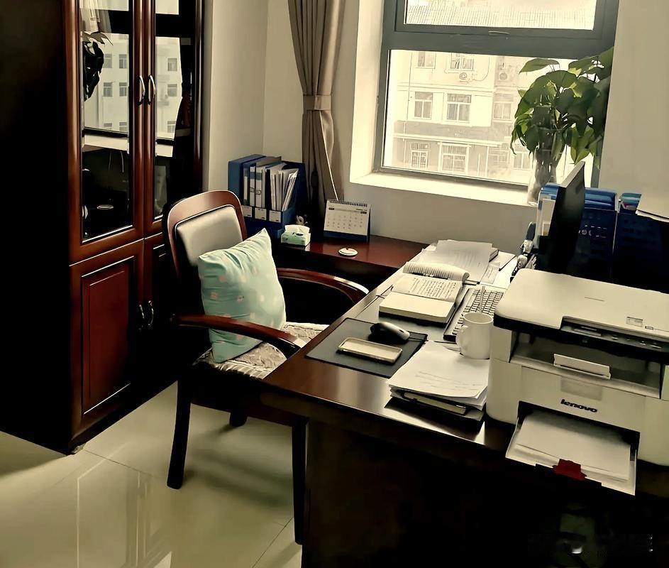 体制内为什么很多人吐槽，但很少会辞职？体制内吐槽归吐槽，真的从体制内辞职的，真
