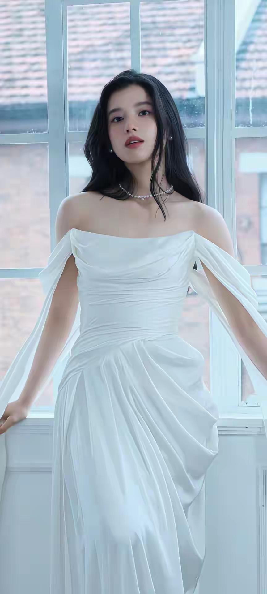 美女壁纸～张婧仪，白裙如月光，绿裙似森林，西装藏锋芒。百变风格，皆是独一份的惊艳