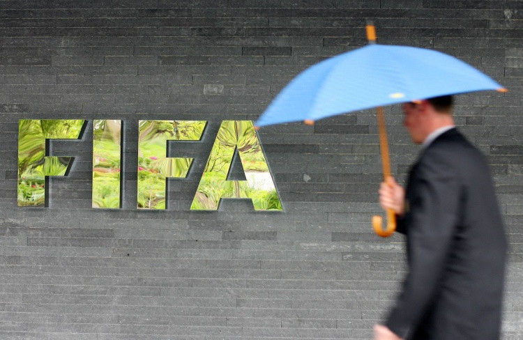 记者: 国际足联会议并没有讨论世界杯、世俱杯扩军