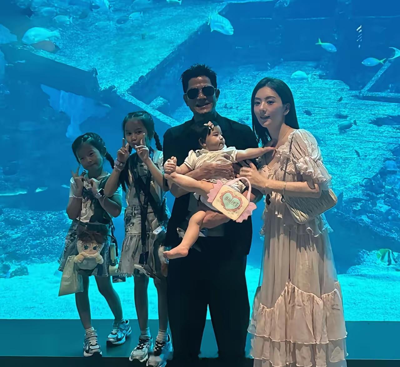 郭富城方媛带女儿暑假旅行方媛郭富城带女儿暑假旅行天王嫂方媛主动晒新加坡度假照片，
