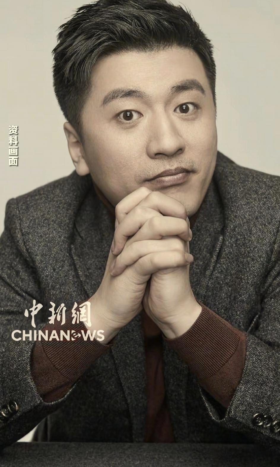 张雪峰老师离世，最难过的莫过于他的妻子了。去年的11月19日，有网友拍到他和妻子