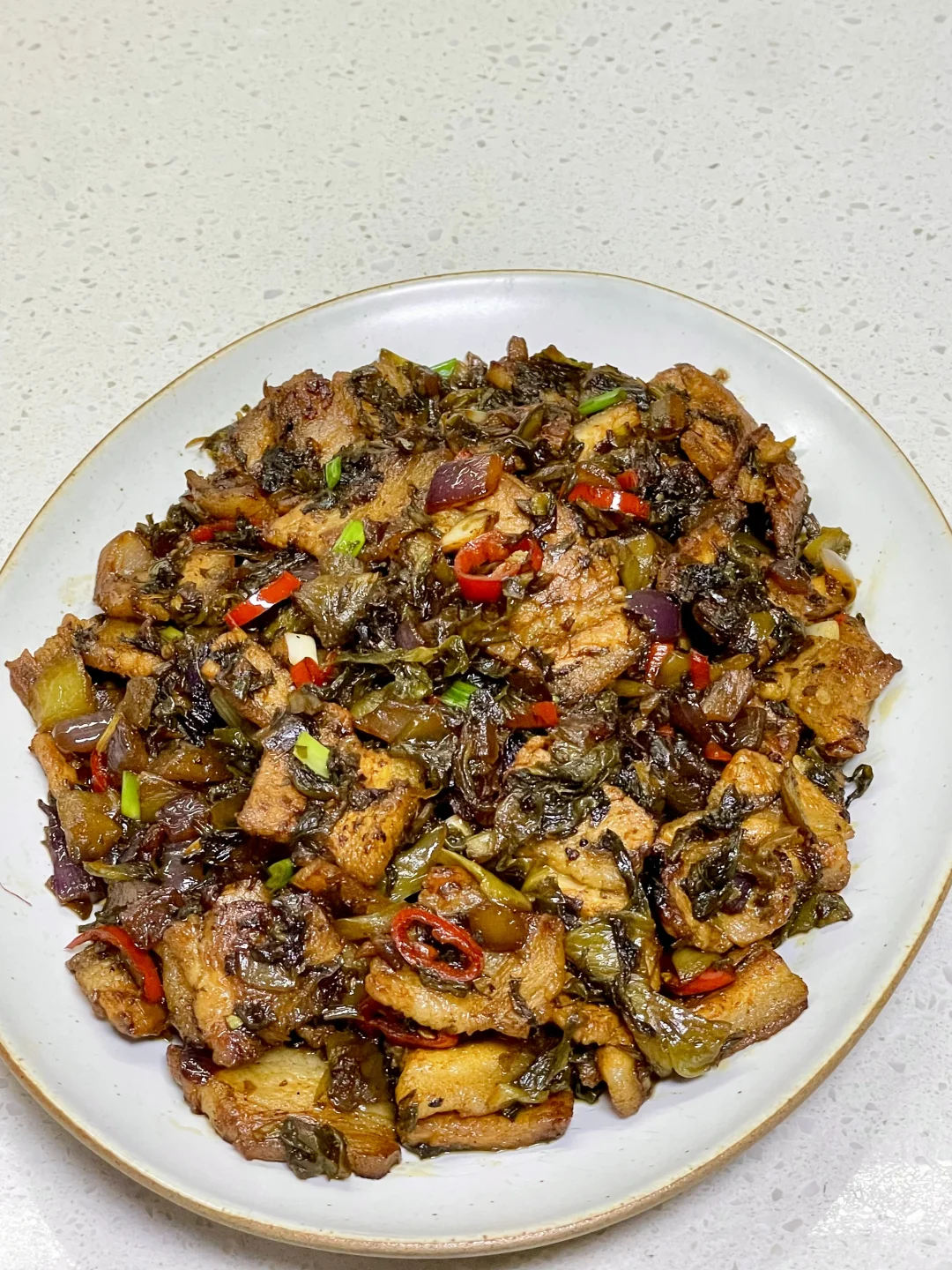 酸菜炒五花肉也太下饭了吧，附详细做法～