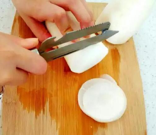 不管是寒咳热咳, 这2种食材煮好, 娃娃吃一口, 咳嗽秒好!