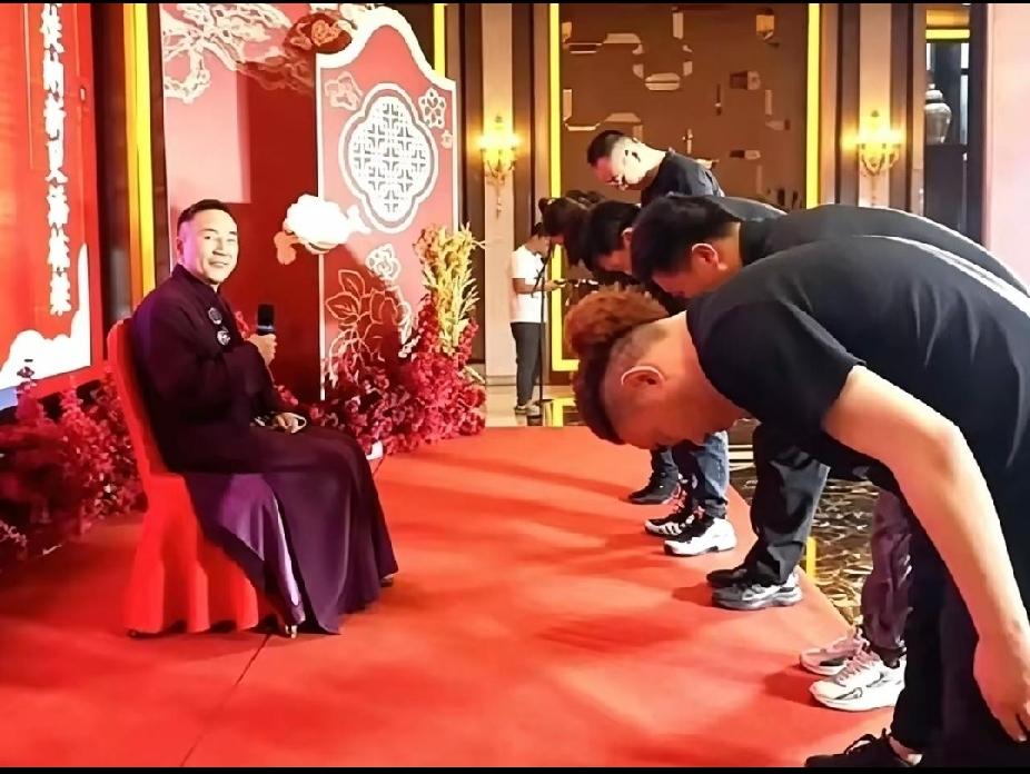 自己都快过气了，还收徒弟？真是不明白谁给他的自信！