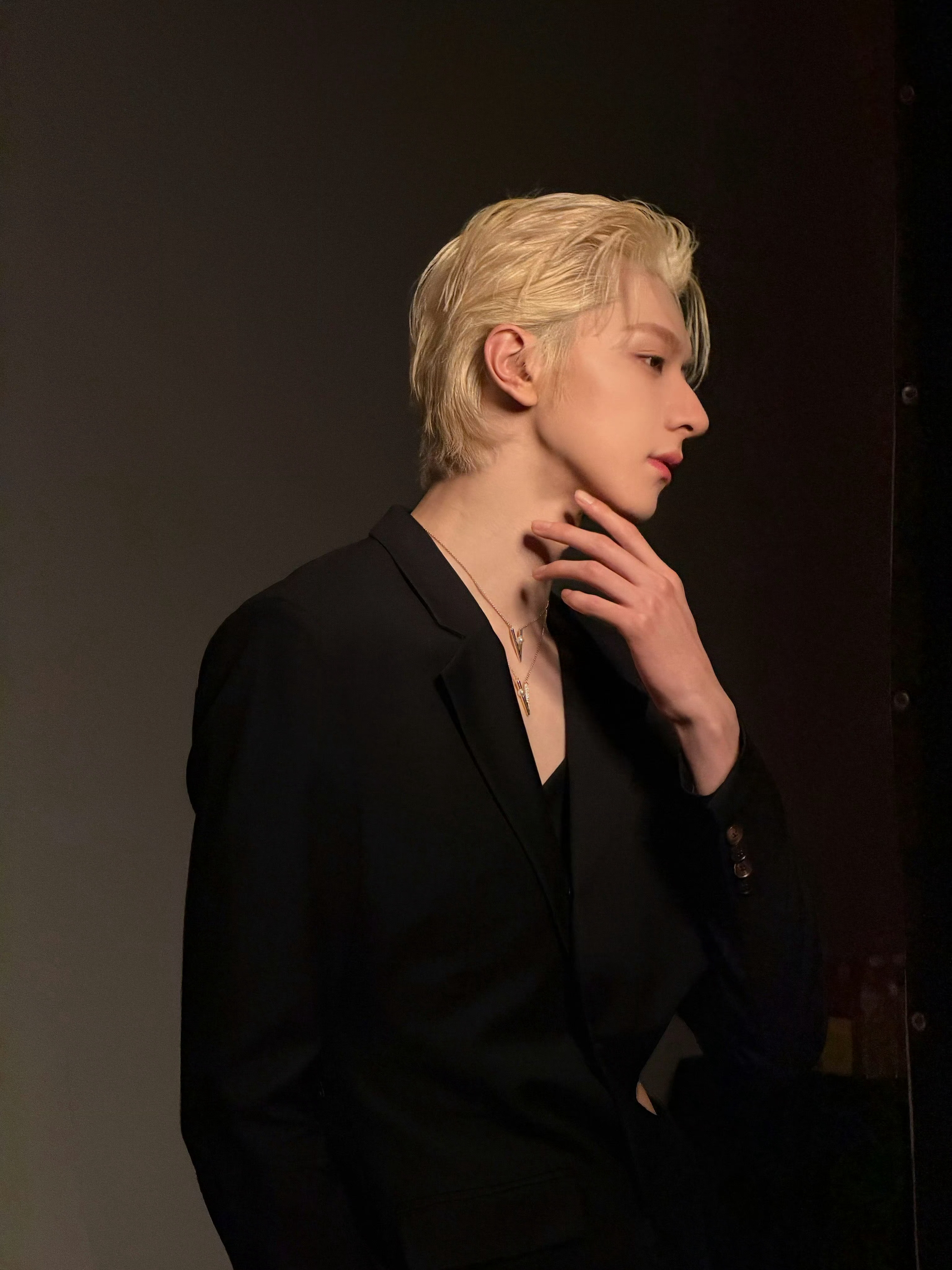 这真的是我认识的林一吗？一整个风格大变！金发林一帅到我失语，原地封神的程度🫡