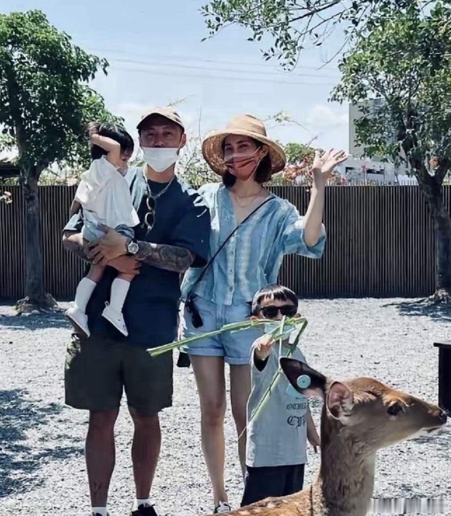 1.余文乐和王棠云那九年的婚姻，还是散了，孩子两人一起管，圈子里能白头到老的没几