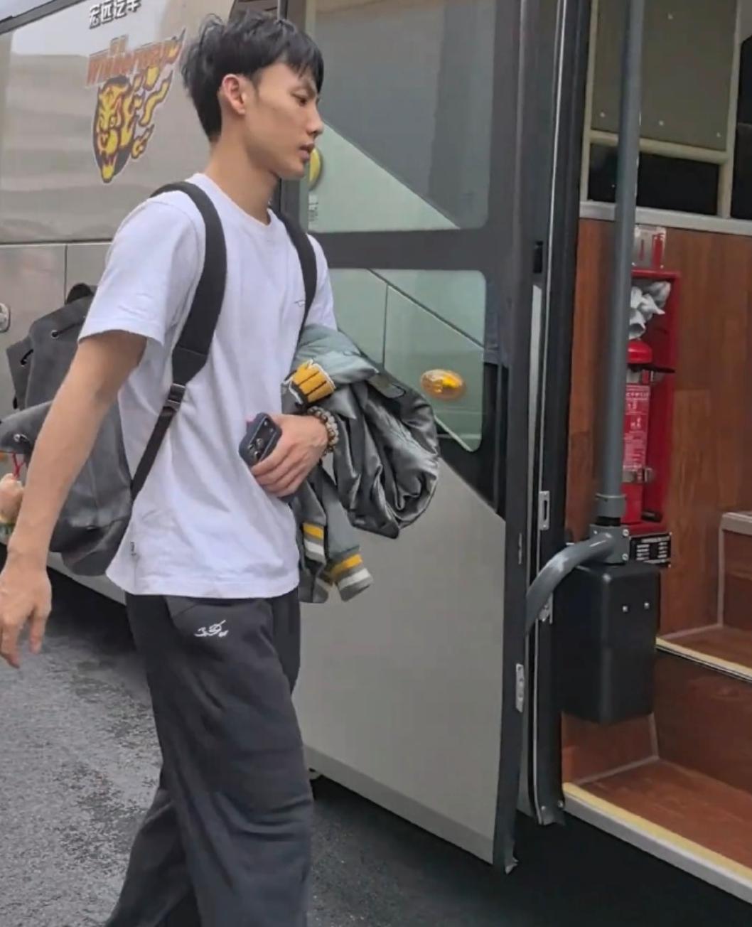 广东宏远最新动态发兵前往北京京粤大战一触即发，带来三大看点！1、内线大战