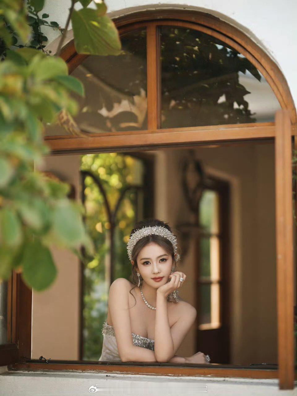 白鹿美神每次都觉得她美出新高度，但下次依然会被惊艳到…这是什么永恒的美神降临啊