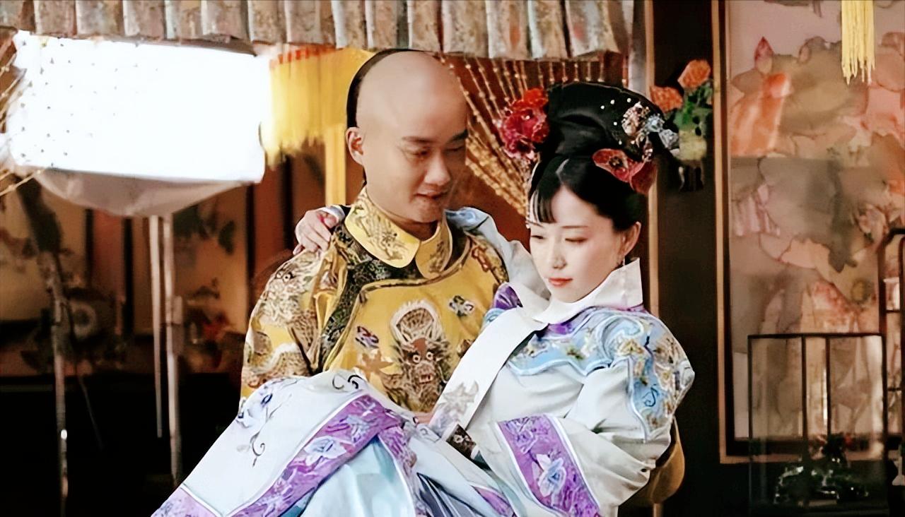 1655年，马佳氏成为康熙的第一个妃子，可年纪小不宜生子，只挂了一个庶妃的名住在