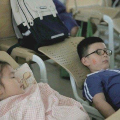 珠海市慈善总会最近发起的募捐活动，在家长圈里掀起了一场不小的风波。起因是慈善总会