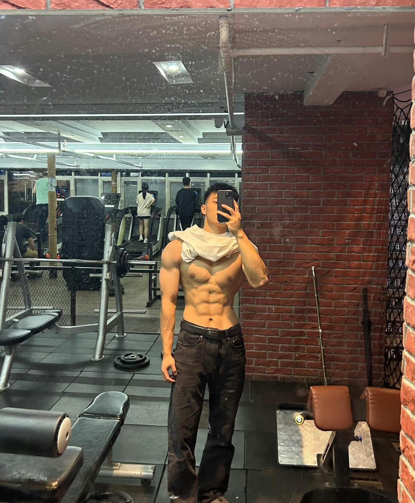 🤳​​​