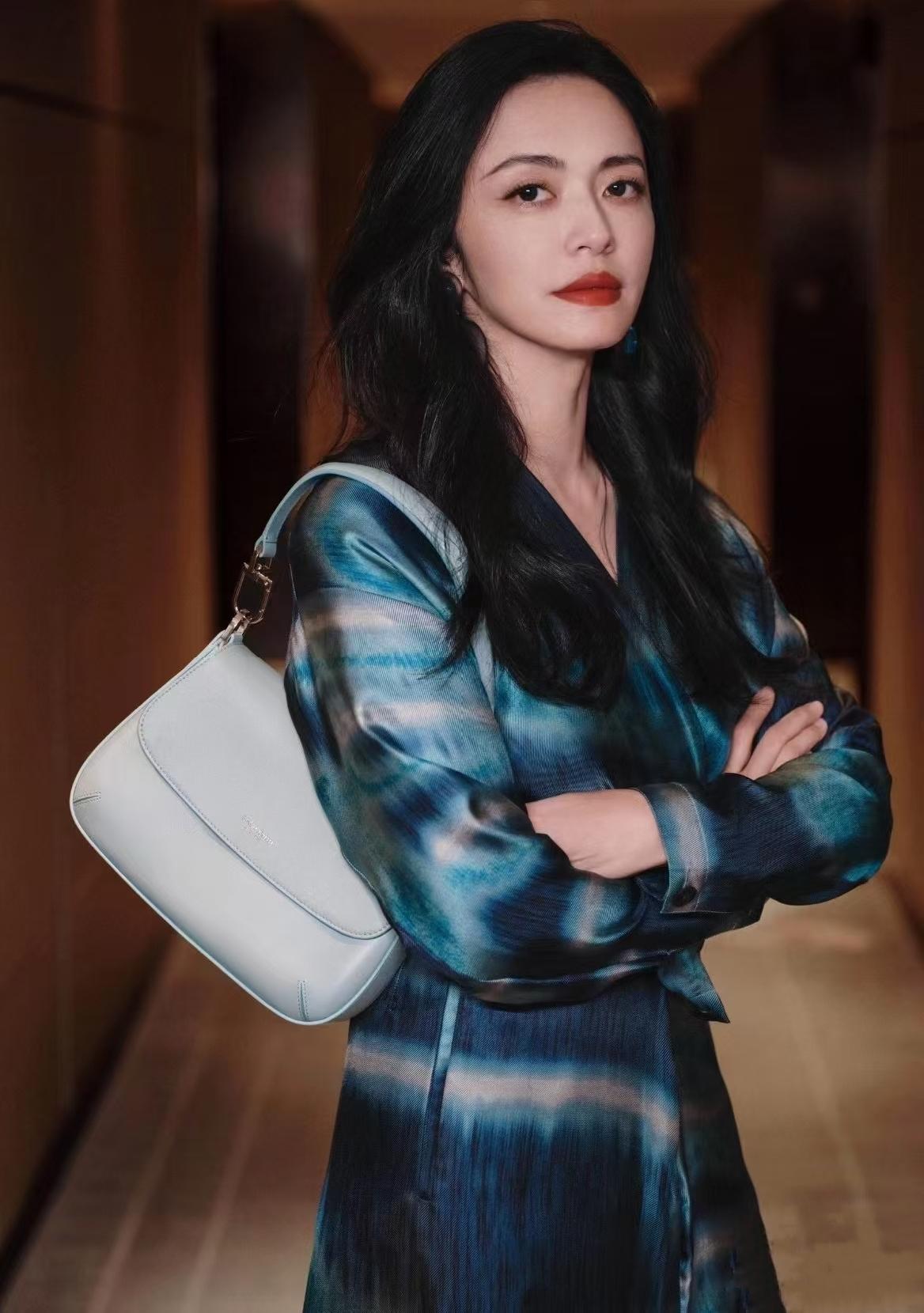 好奇去查了一下姚晨的出身，不查不知道，一查才发现，原来姚晨根本不是什么资