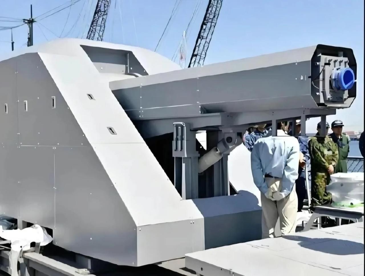 日本紧追中美步伐，拉出电磁炮首秀，炮体长得挺唬人，但试射效果着实令人唏嘘！因为