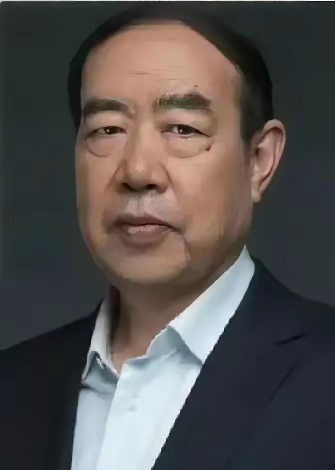 贾平凹又一次走上了舆论的风口浪尖对于贾平凹的争议从来不是作品好坏而是他把文