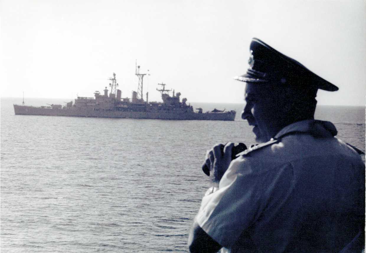 1968年美苏巡洋舰地中海近距离碰面图1、图2：1968年10月28日，地中海