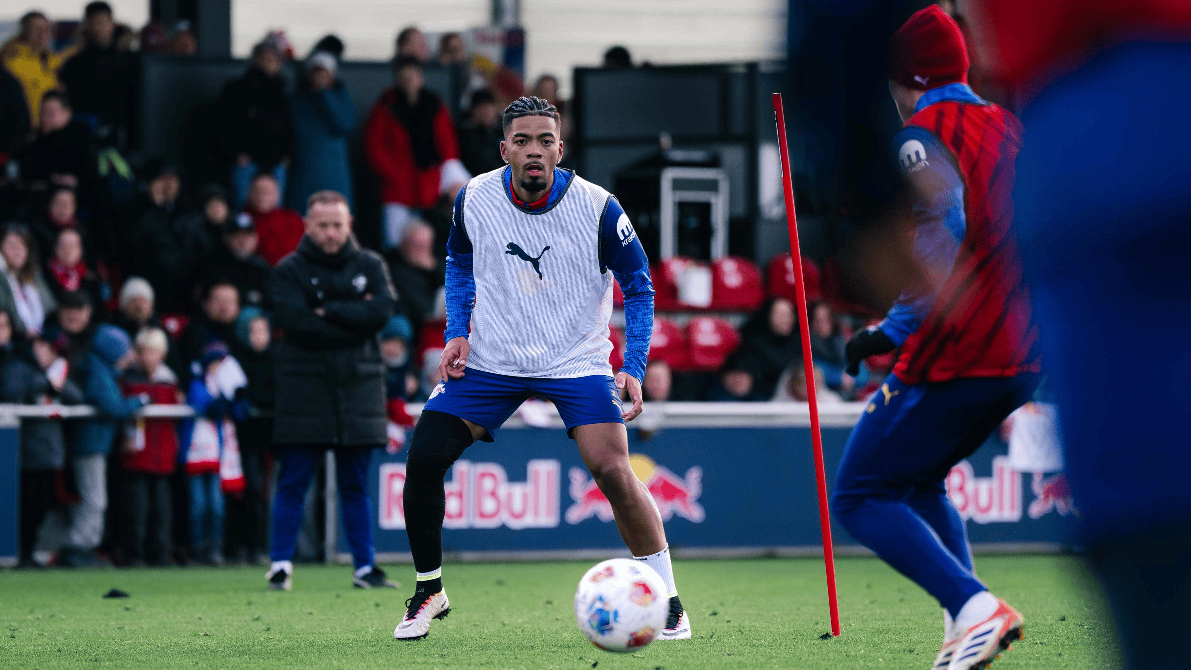 莱比锡官方: 德国国脚亨里希斯跟腱断裂整一年后, 正式复出