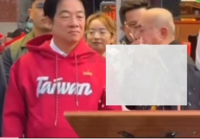 赖清德回应武庙内被呕吐物溅到一事。1月18日，农历大年初二，赖清