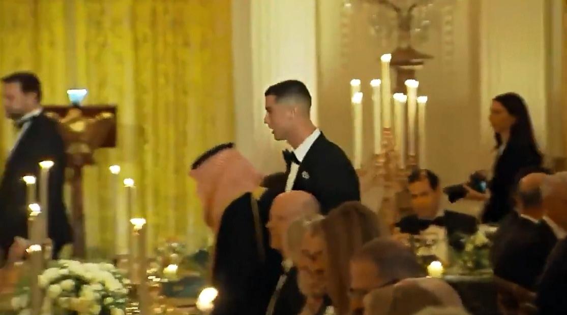 C罗参加了白宫的晚宴！这消息一出，网络上立马炸开了锅，什么C罗不敢去美国的谣言不