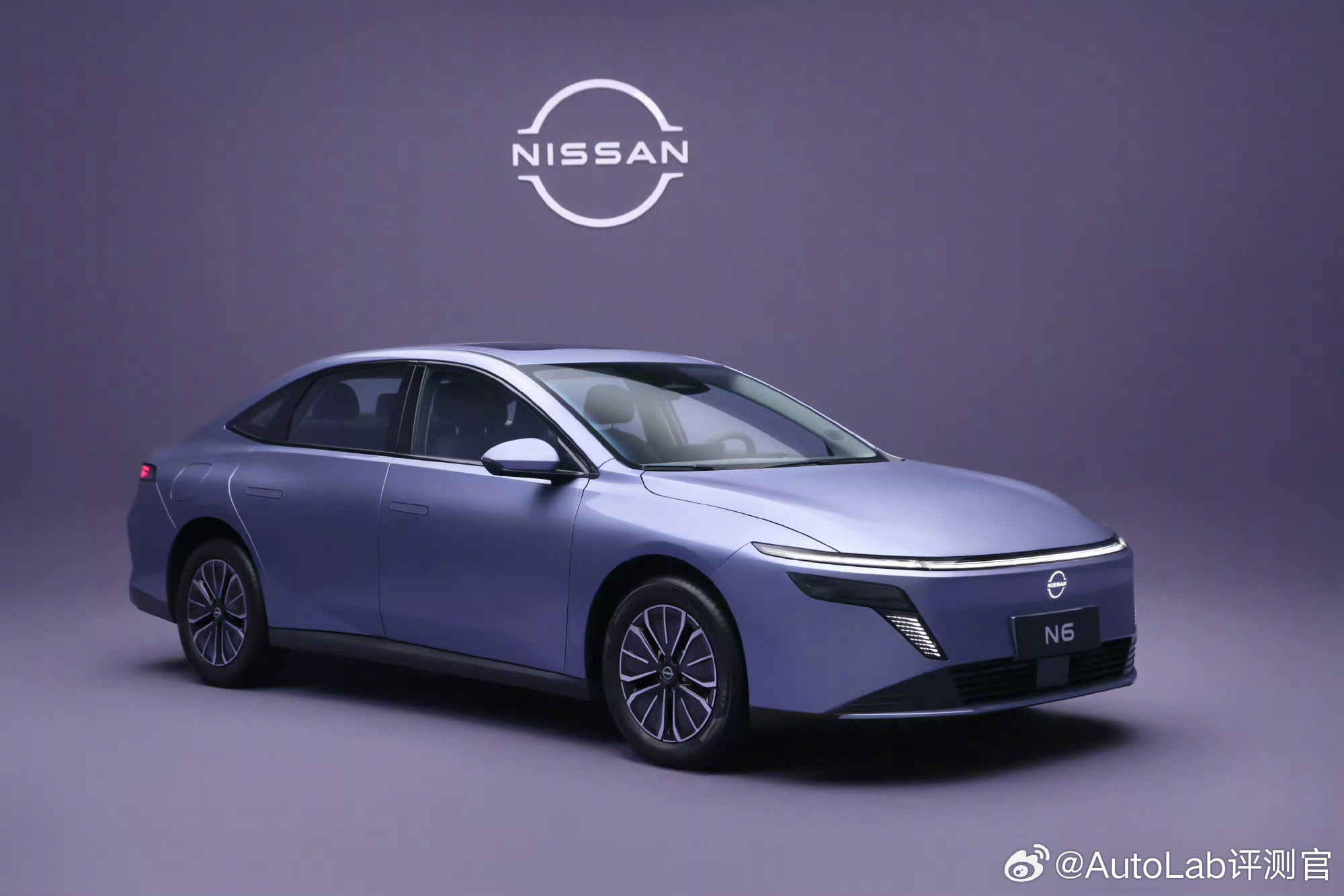 在纯电的N7取得了不错的口碑之后，东风日产又顺势推出了插混版的N6，这个风信紫配