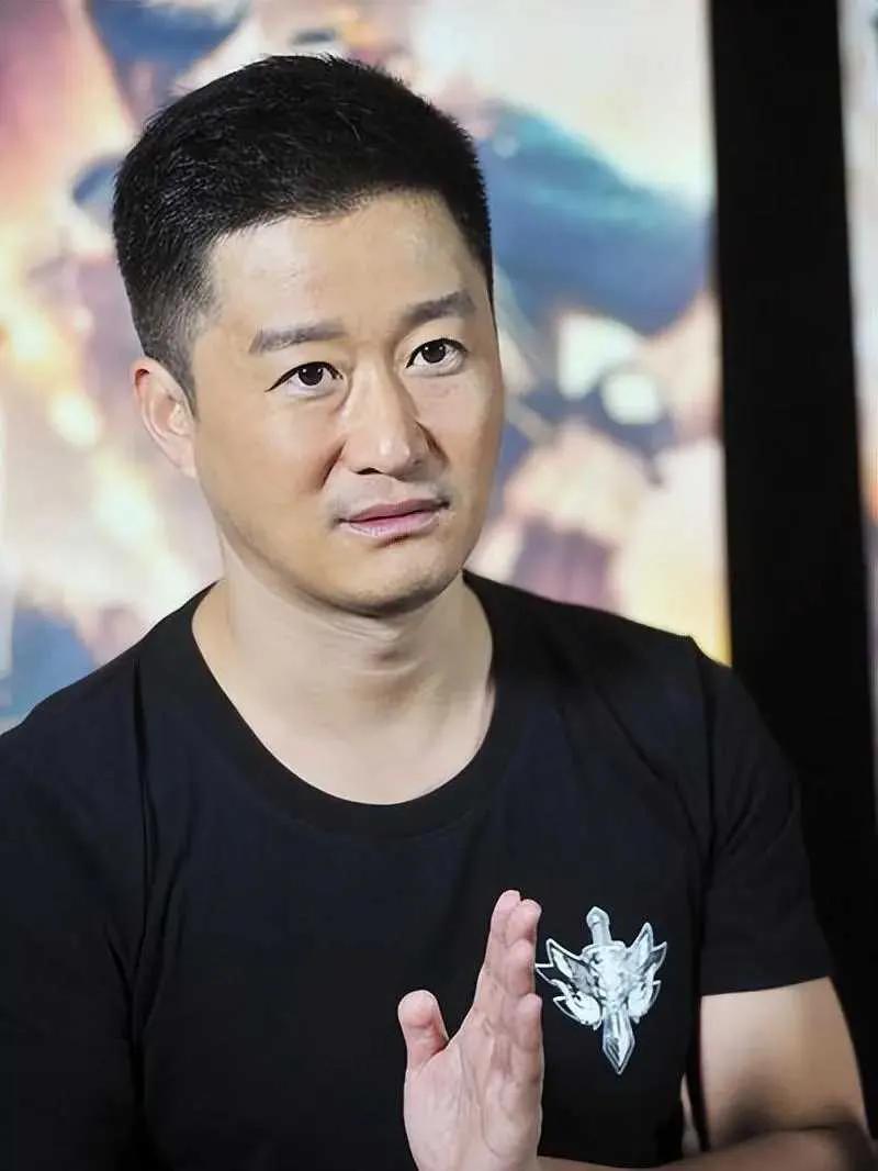 吴京又“炸”了！《镖人》还没上映，评论区先被“京言京语”攻陷。这次连带谢霆锋