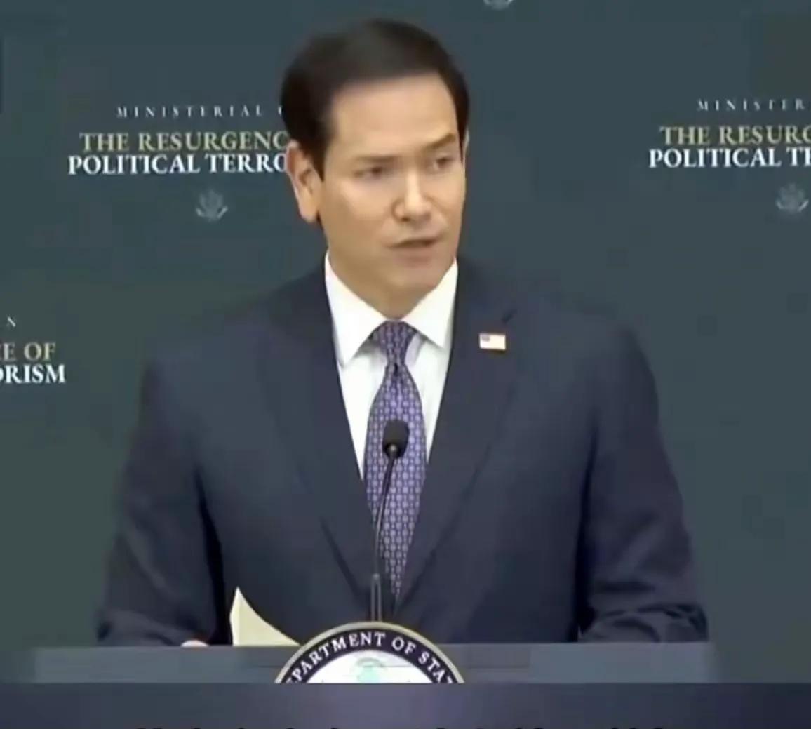 大半夜刷手机，差点没把我给笑劈叉。堂堂美国大政客鲁比奥，憋了半天找了个理由说