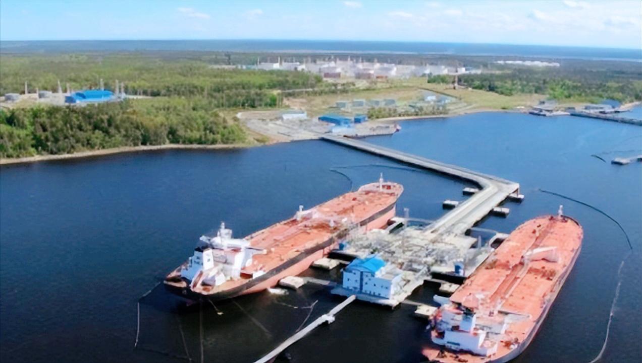 俄罗斯这次亏大了，23日的凌晨列宁格勒州上空突然出现大批无人机，它们直奔当地关键