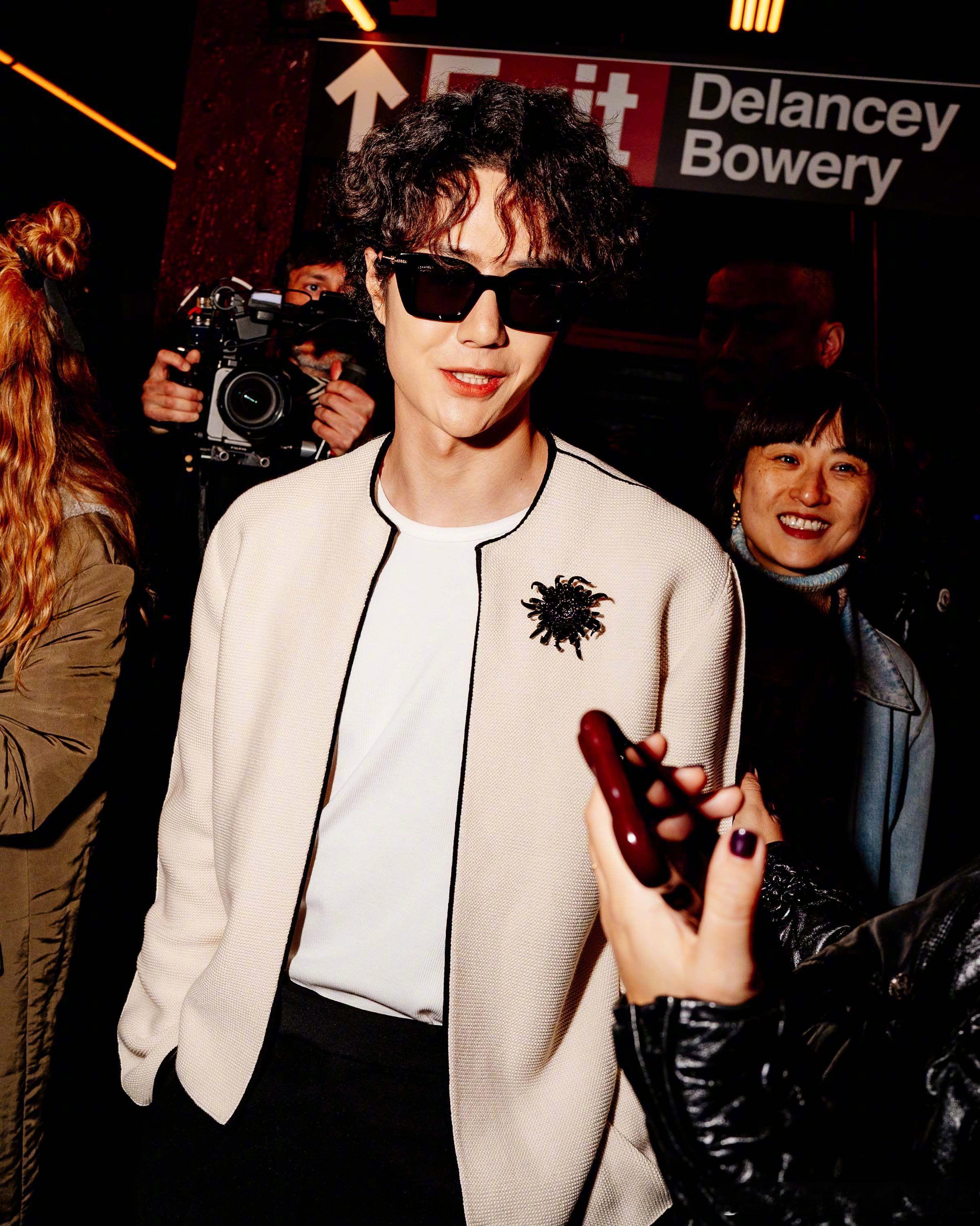 美国版VOGUE呈现一组CHANEL2026高级手工坊看秀嘉宾的现场动