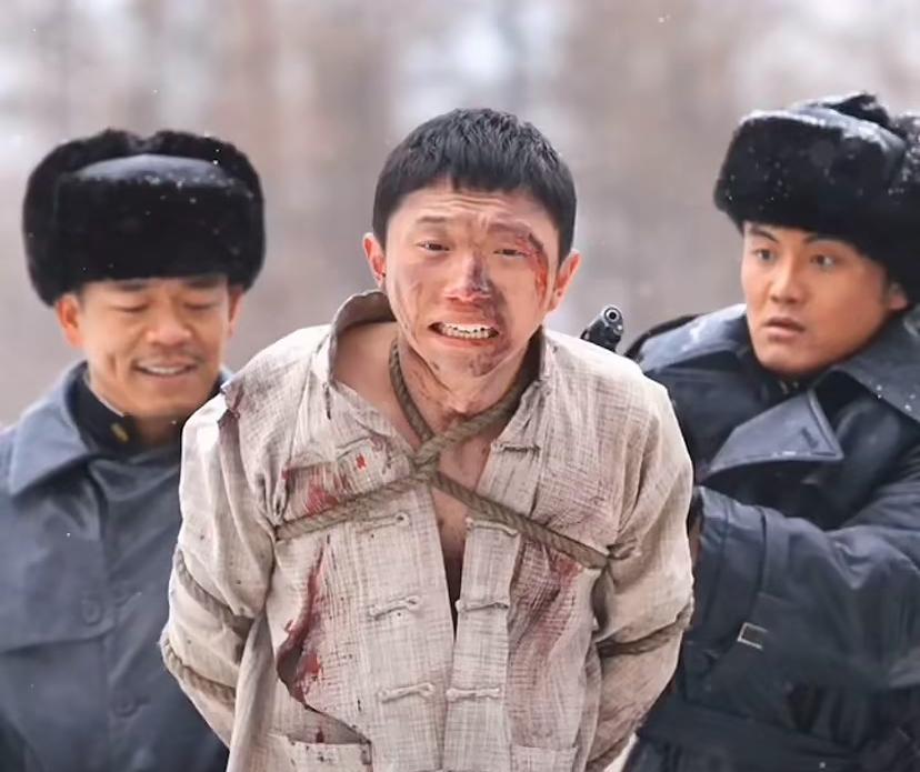 宋家腾算是熬出来了，现在也是主演了，看《归队》比《悬崖》穿的暖和多了，看得出来