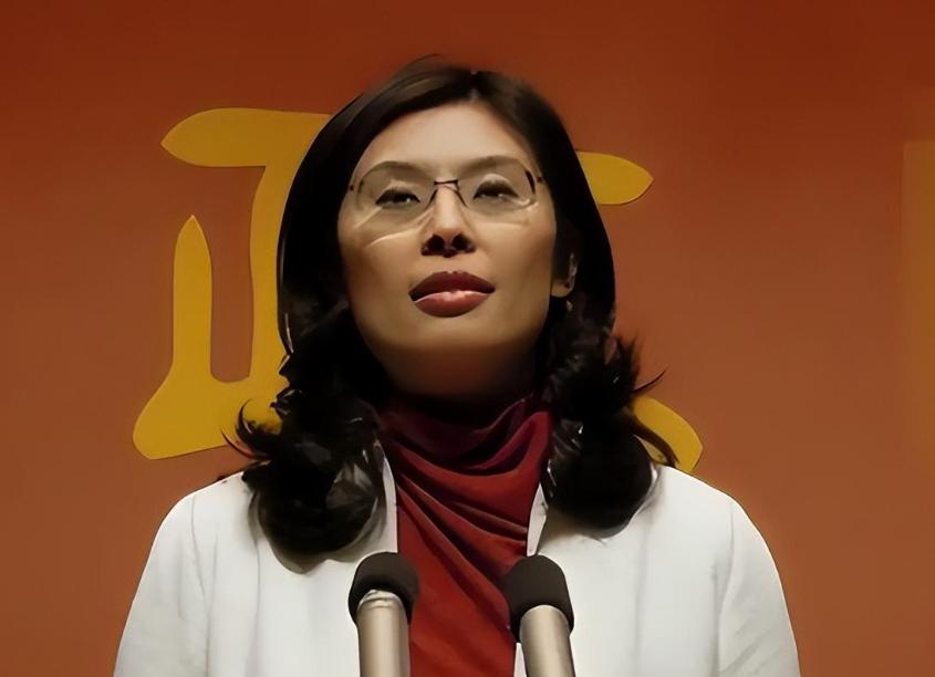郑丽文还是暴露了！！！郑丽文这事不简单见日本政客不像临时起意更像是有