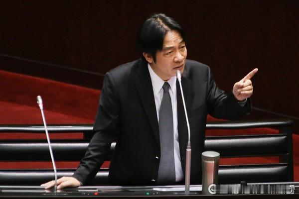 民进党这是真的在往独裁的路上狂奔啊！台当局居然要修法，禁止宣传两岸统一！台