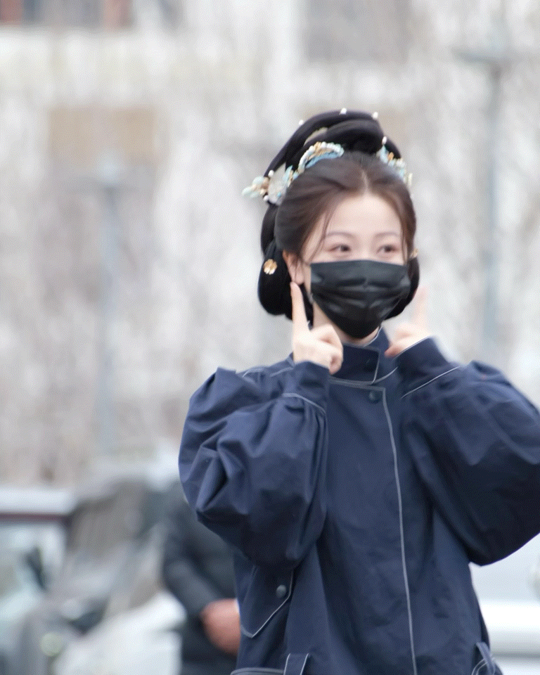 虞书欣饭撒的神。。萌萌的好像一个小手办