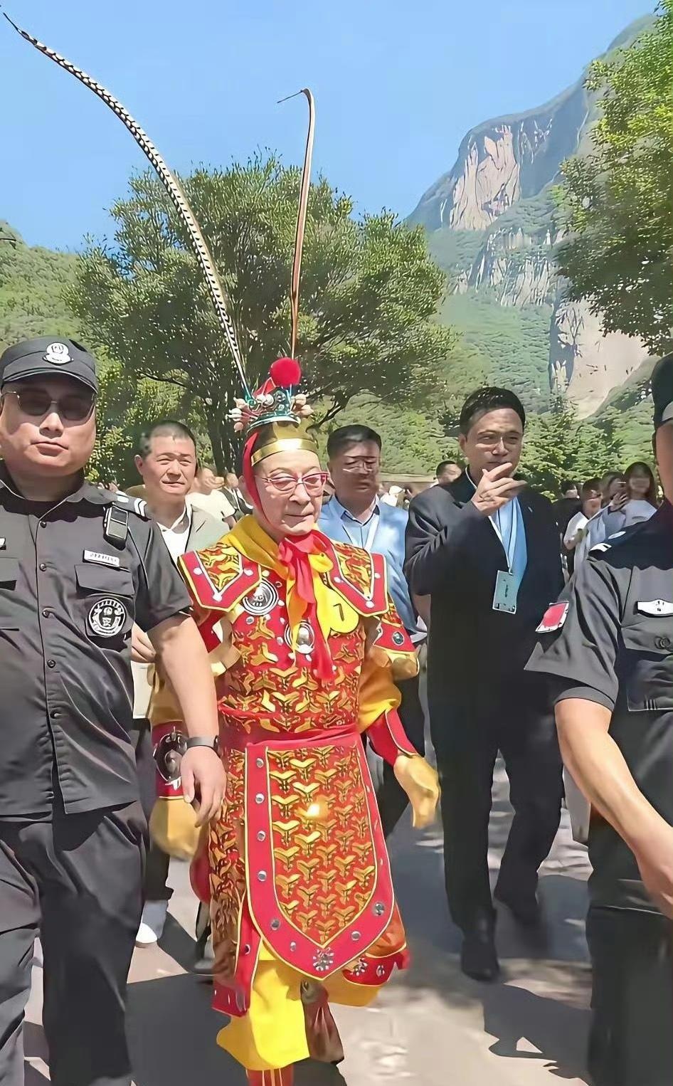 老艺术家挺不容易的！