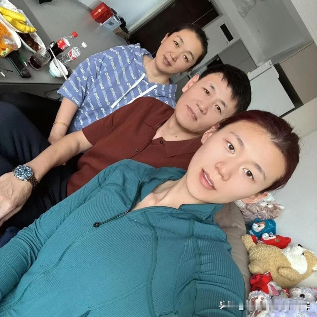 王艺竹的出众运动天赋，全部来自父亲的优良基因。她父亲身高1米90，是资深民
