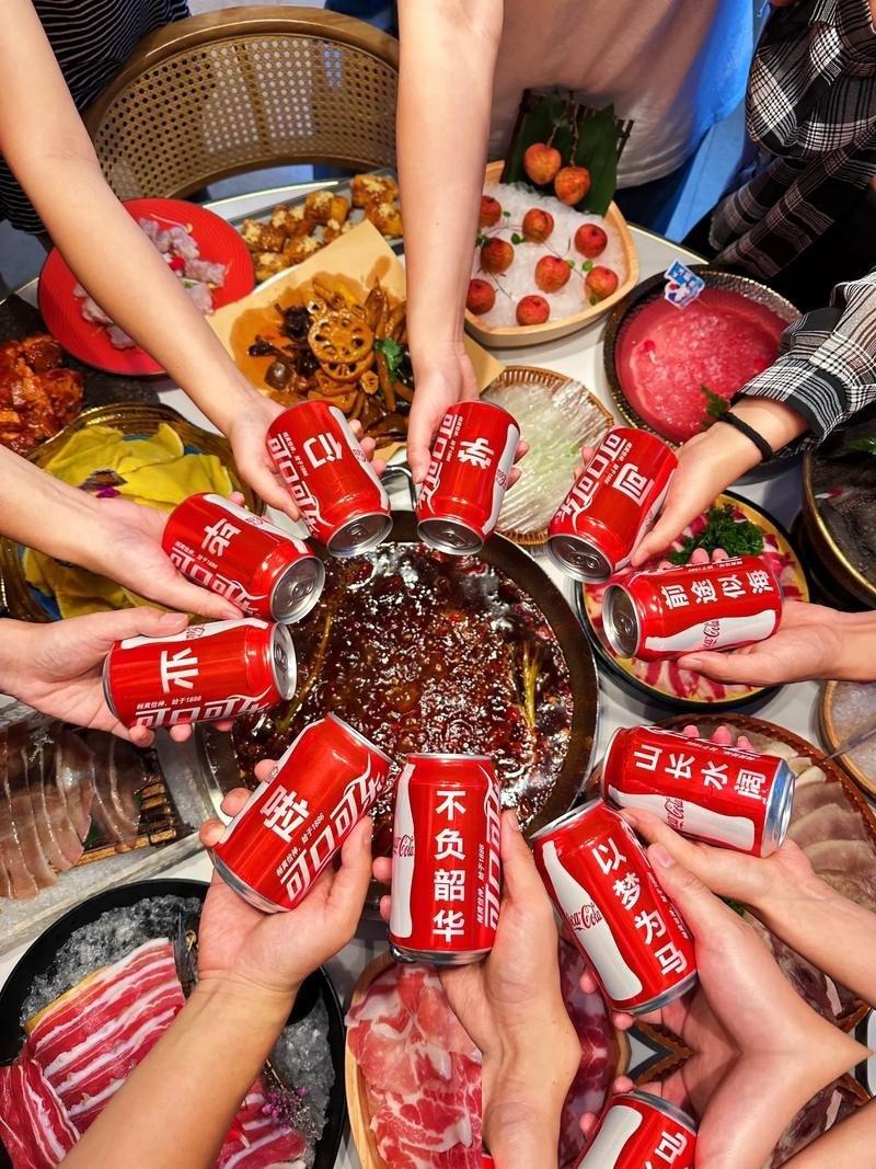 刚高考完，一位亲妈硬生生把亲儿子的微信给拉黑了。连原本计划好要大办一场的升学宴，