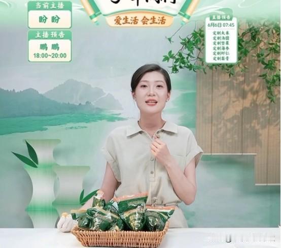 近日，盼盼在直播的时候，直播间有观众直接扣出“太老了”几个刺眼的弹幕，面对这样的