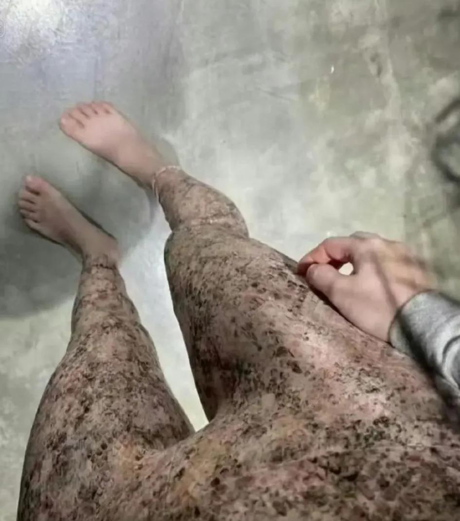 女朋友新买的裤子就让我说什么好呢？[捂脸哭][捂脸哭]