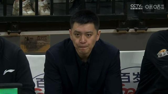 辽宁不敌广厦!杨鸣只对一人发火国手锋线太菜顶薪合同还有一年