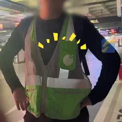 四川成都，女子和丈夫吃饭喝了酒，无法开车回酒店了，他们就叫了一个代驾，一路上代驾