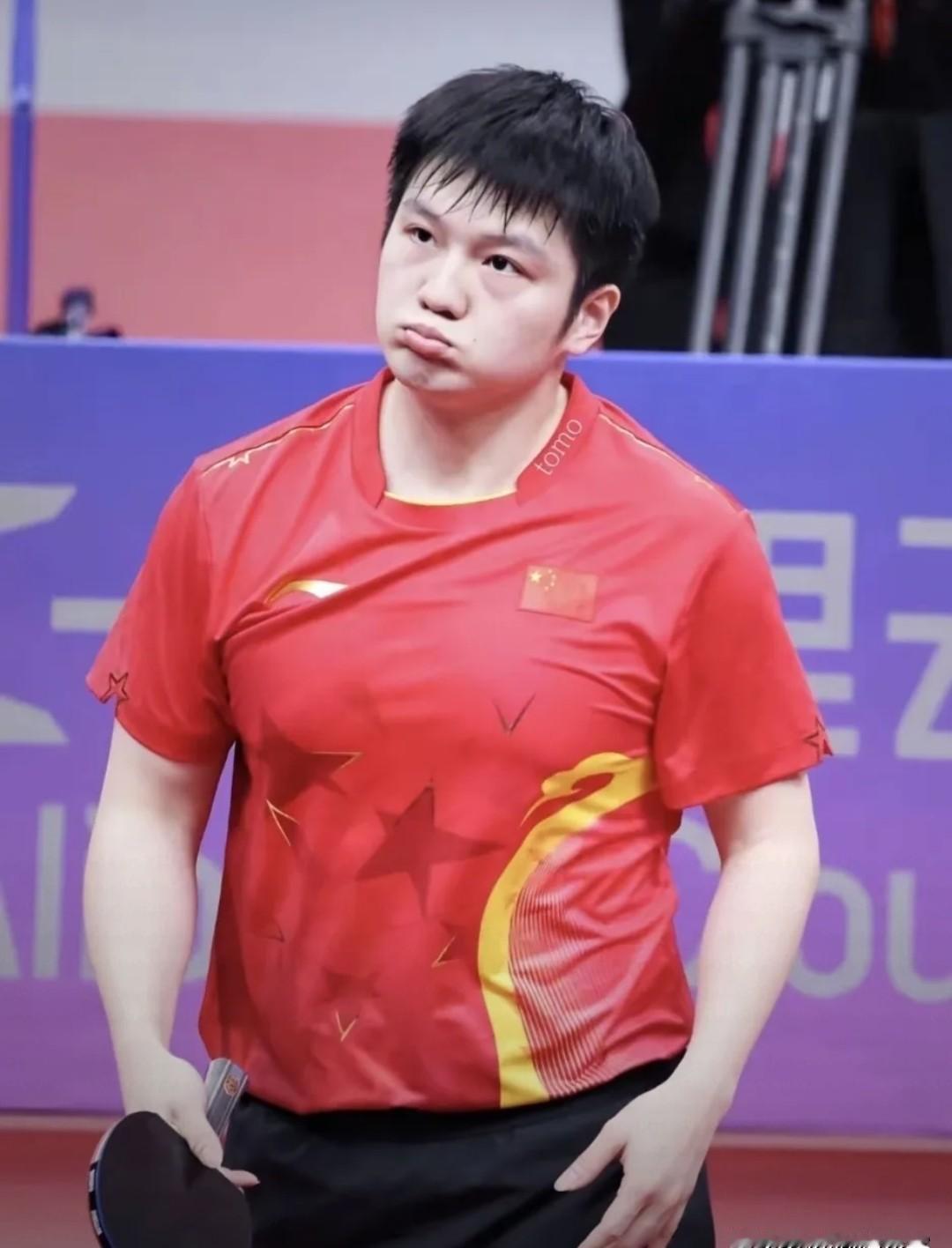 当国乒主力研究怎么击败波尔和奥恰洛夫时，樊振东做了一件更狠的事：他把德甲联赛的收