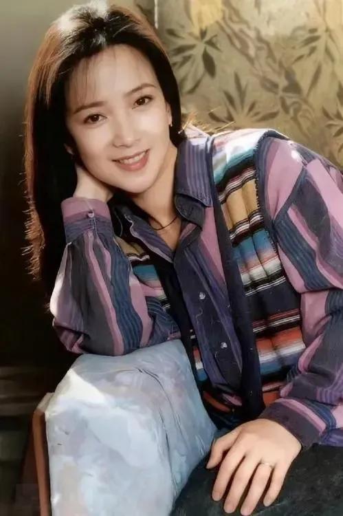 许亚军很享受现有的家庭生活。他曾公开晒幸福：我不主动下厨，家里就没饭吃，但我愿